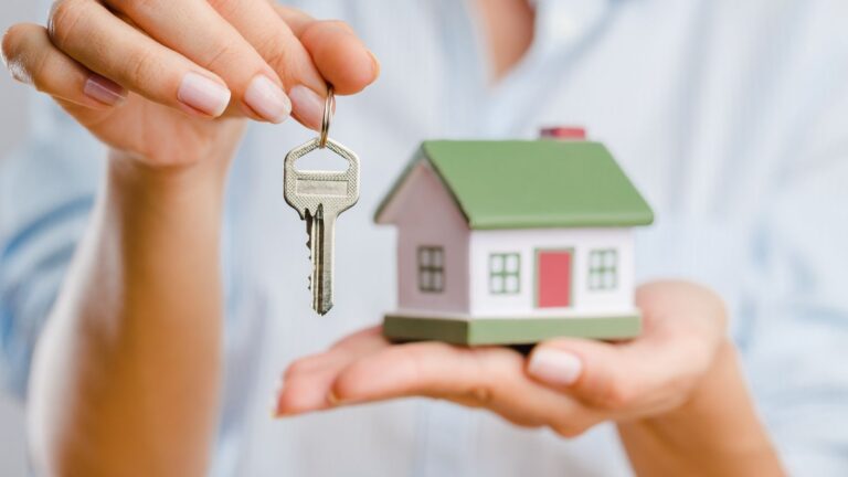 agent selling house